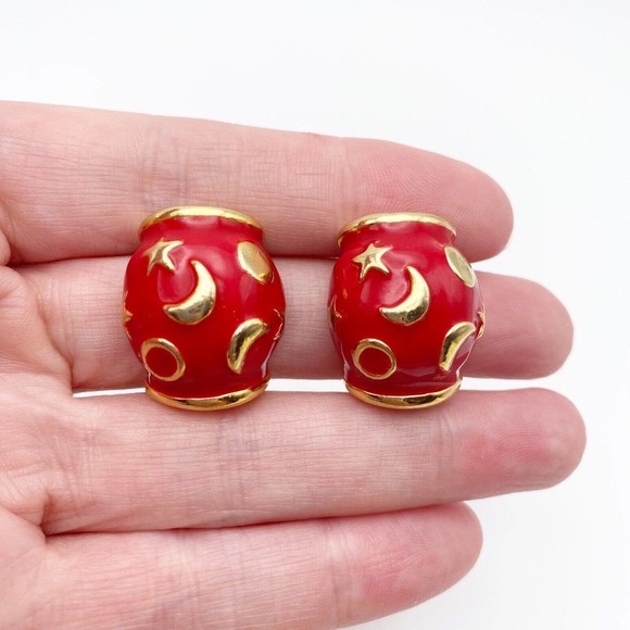 Vintage Red Enamel Gold Tone Clip On Earrings Moon Stars Celestial 3-D Heavy 1" - Picture 5 of 6